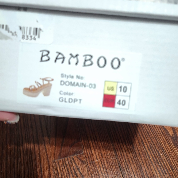 Sandals - Picture 2 of 4